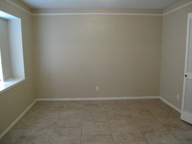 Building Photo - 702 Oder Ln