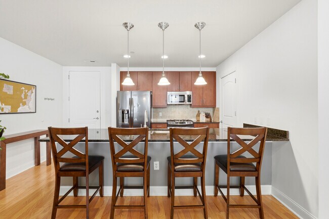 Building Photo - 701 Royal Ct