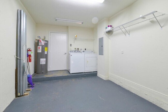 Building Photo - 6599 Old Farm Trail