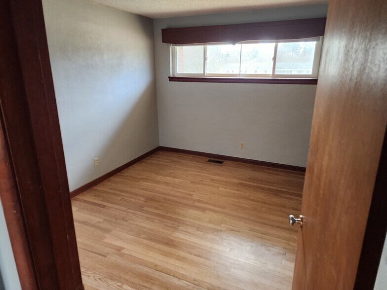 Building Photo - 6911 Hickory View Ln