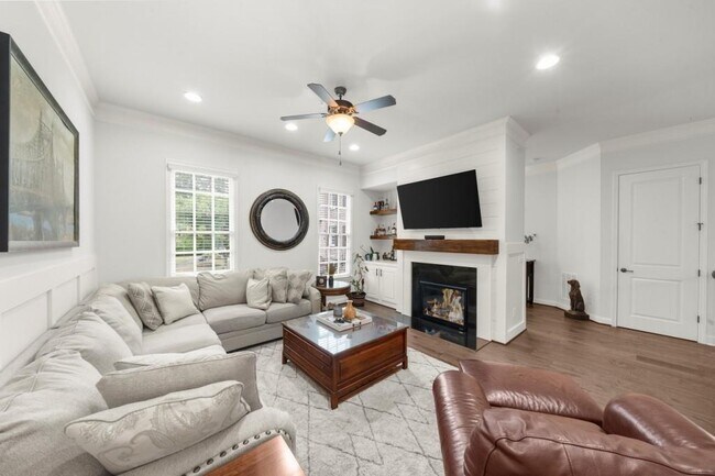 Building Photo - 410 Rose Garden Ln