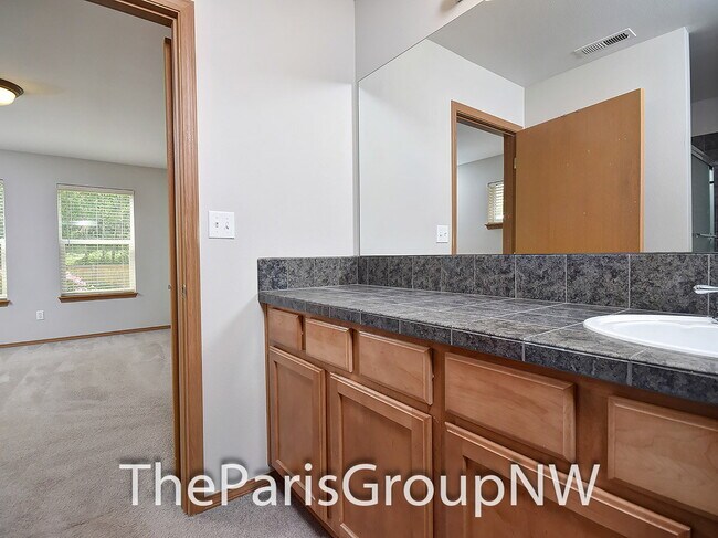 Building Photo - Delightful 2005 Cedar River Renton Rambler – Central A/C - Just 5min to Downtown!