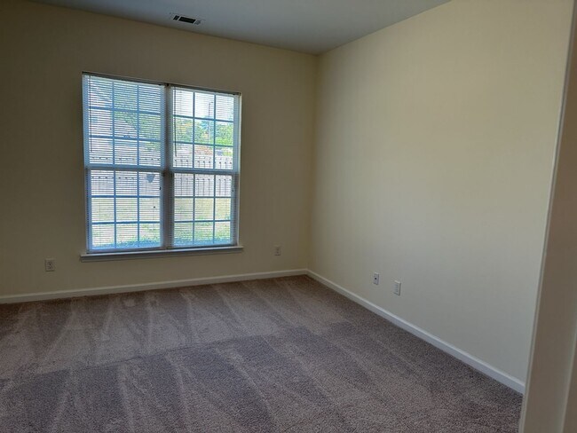 Building Photo - 20 Wesleyan Dr