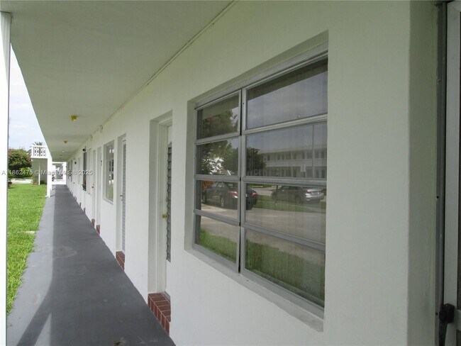 Building Photo - 51 NE 204th St