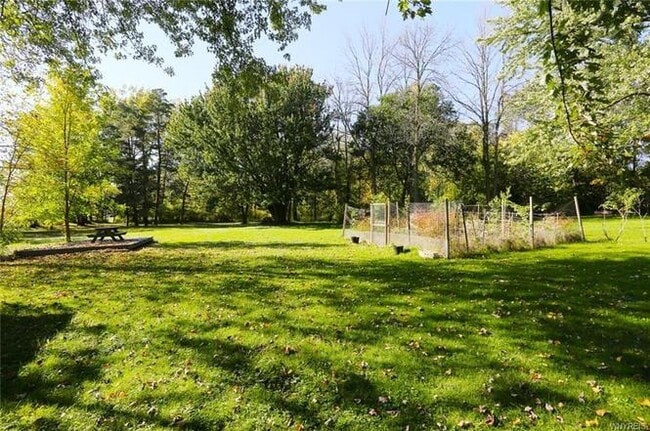 Building Photo - 706 Nash Rd