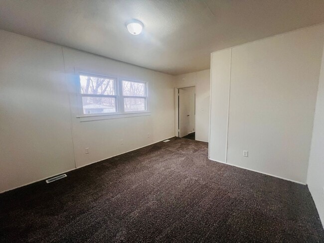 Building Photo - Beautifully Updated 4 Bedroom 1.5 Bathroom Home located Northeast Wichita, KS.