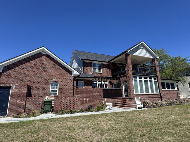 Building Photo - 118 Captains Ln