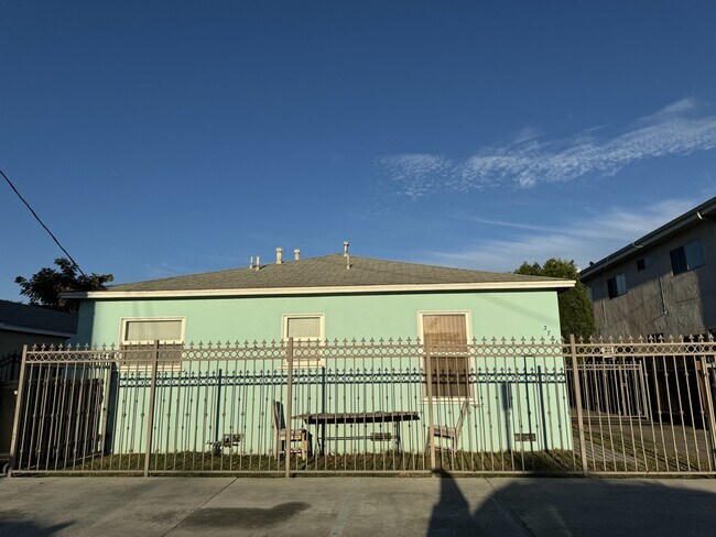 Building Photo - 3736 S Bentley Ave