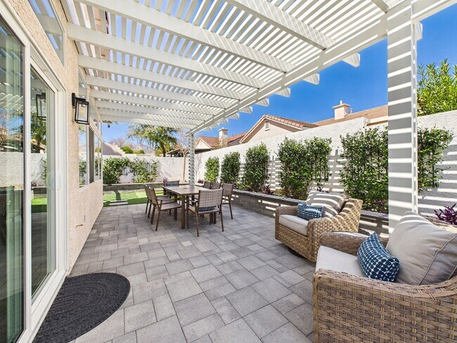 Building Photo - Elegant Fully Furnished 3-Bedroom 2-Bath Retreat in Summerlin