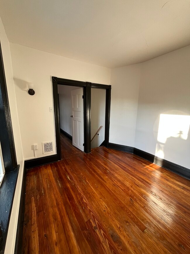 Building Photo - 726 Sassafras St