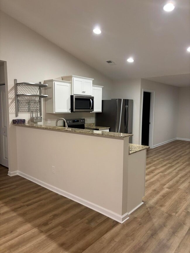 Building Photo - 2185 Stillpointe Dr