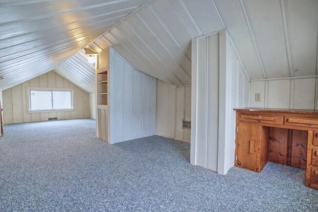 Building Photo - 525 E Eckman St