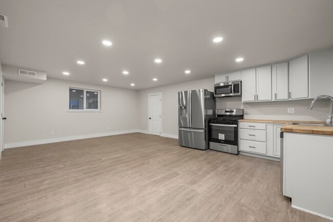 Building Photo - 450 Scenic Dr