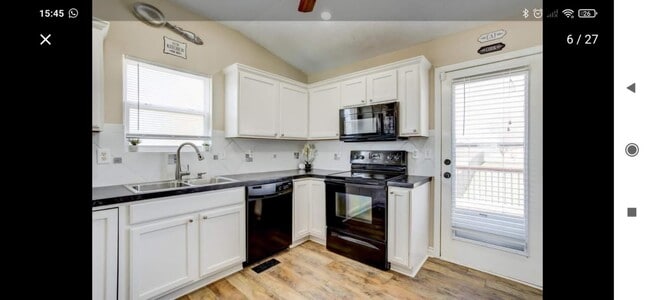 Building Photo - 216 W Poplar St