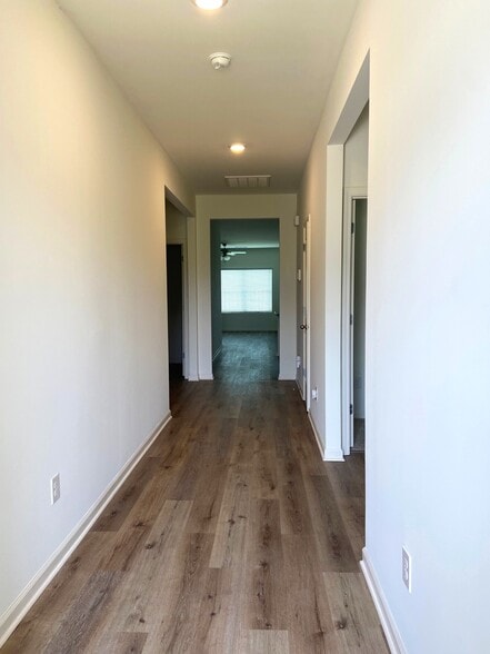 Building Photo - 309 Park Crest Run