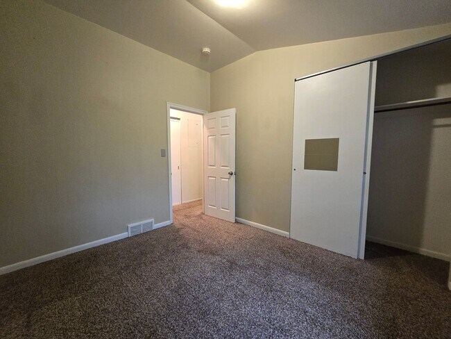 Building Photo - 3232 Poly Dr