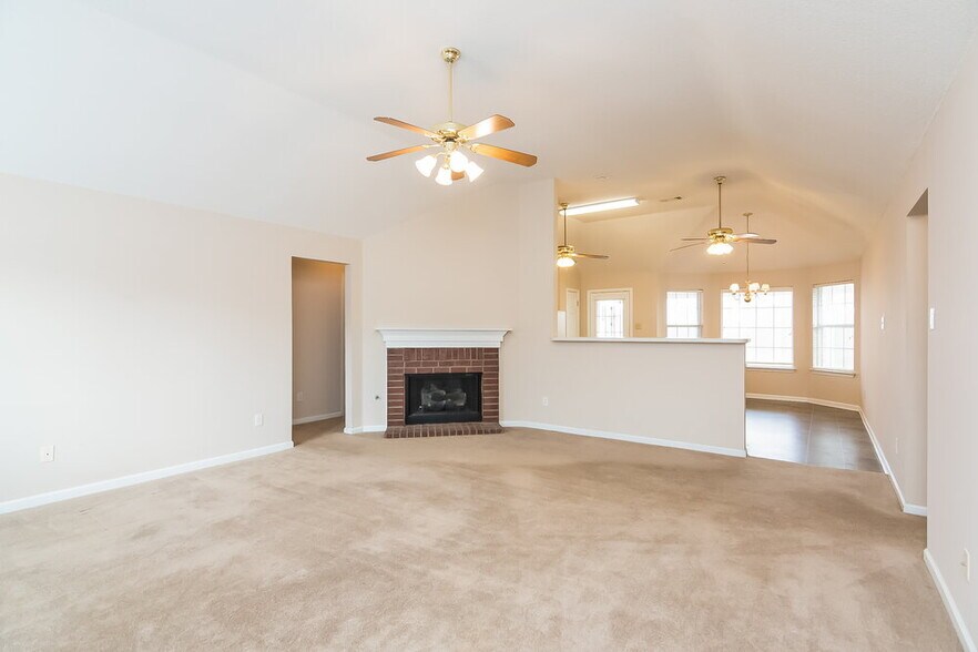 Building Photo - 75 Oakridge Cove