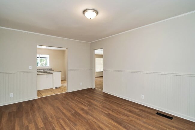 Building Photo - AVAILABLE NOW! Home for rent in Leeds AL! Close to shopping and food!