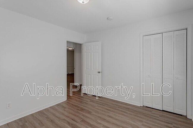 Building Photo - 106 Steeplechase Ct