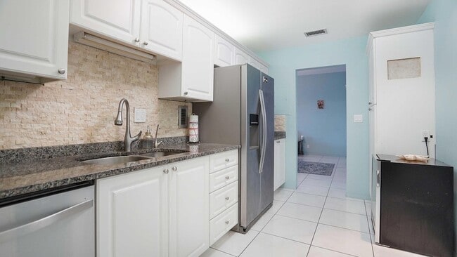 Building Photo - 4250 Galt Ocean Dr
