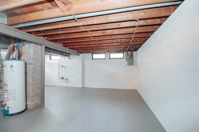 Building Photo - 3518 Almeda Dr