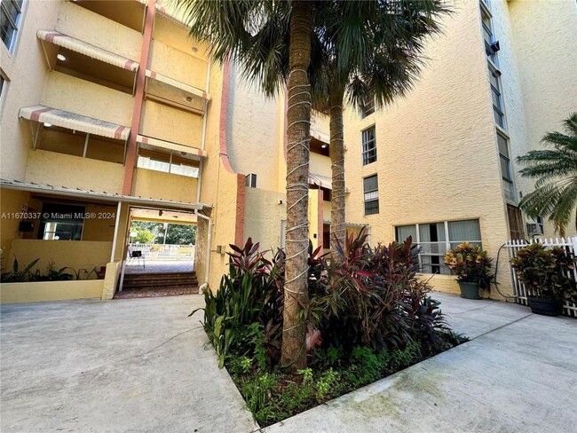 Building Photo - 1 bedroom in Sunny Isles Beach FL 33160