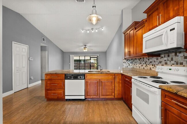 Building Photo - 8110 Canyon Oak Ln