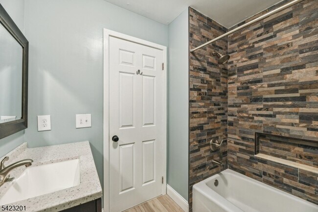 Building Photo - 155 Northfield Rd