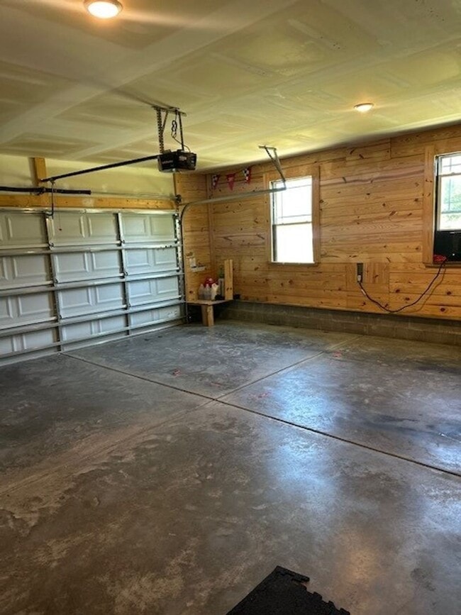 Building Photo - Charming 3 Bedroom Home on Corner Lot in D...