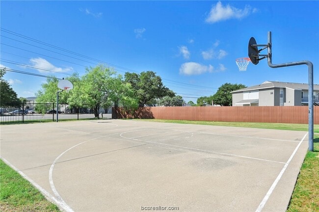 Building Photo - 529 Southwest Pkwy