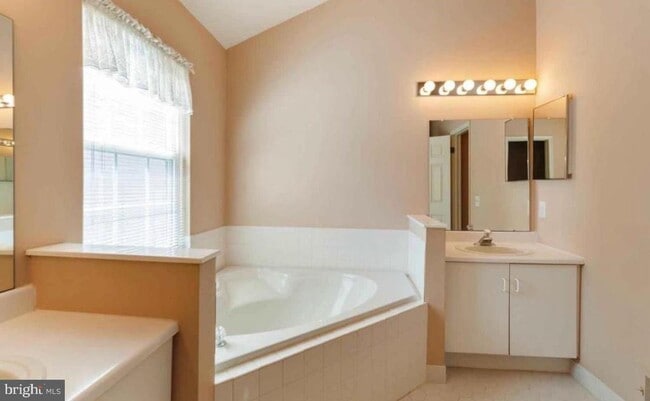 Building Photo - 709 Pebble Creek Ct