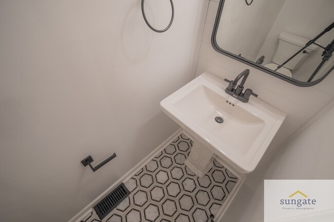 Building Photo - 21 Robin Ridge Ct