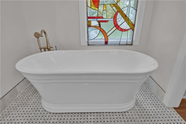 Building Photo - 225 Jayne Ellen Way