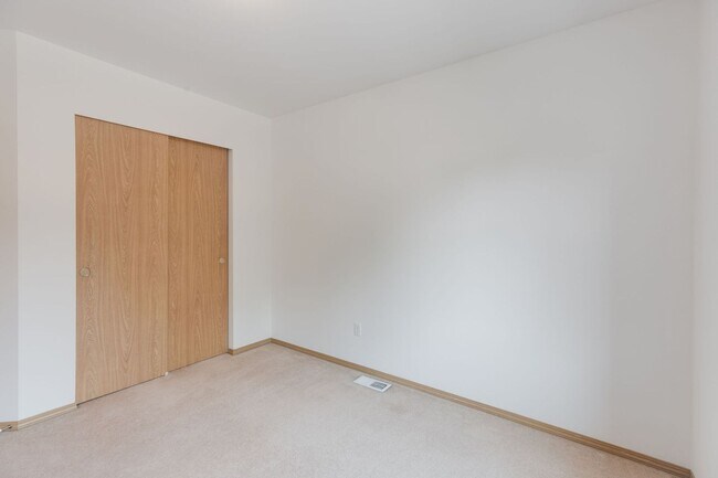 Building Photo - 3bdrm + Office/Den, 2.25 Bath,1664 sq ft, 2 car garage, Backs to Greenbelt! Lk Stevens Schools!