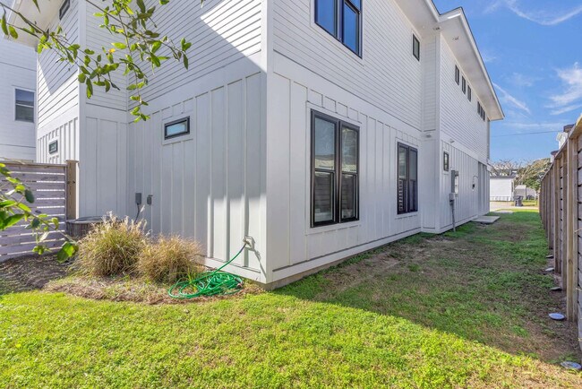 Building Photo - 1419 Mackerel Ln