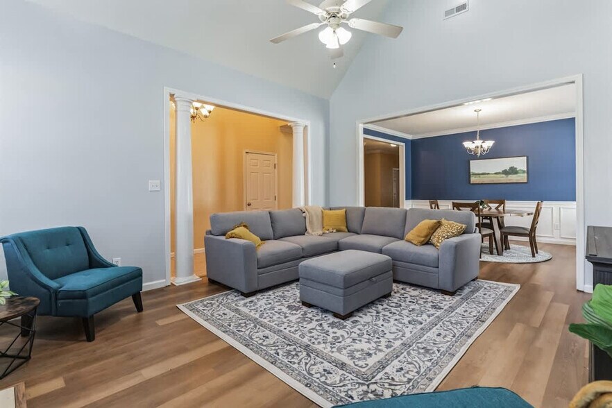 Building Photo - 15881 Elaine Ct