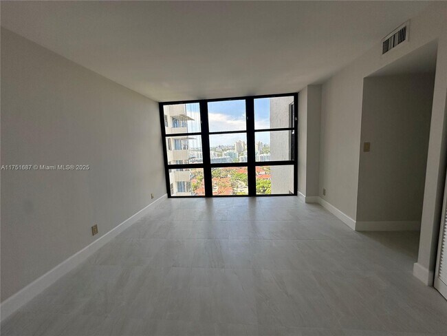 Building Photo - 18181 NE 31st Ct