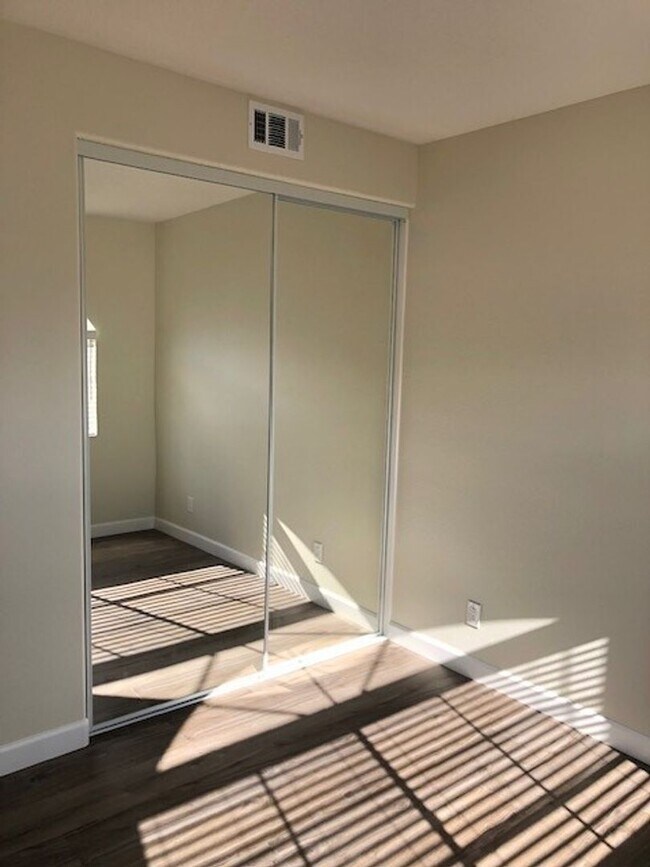 Building Photo - PICTURE PERFECT 2 BR/2 BATH PLUS LOFT END UNIT CONDO WITH DIRECT ACCESS 2 CAR GARAGE