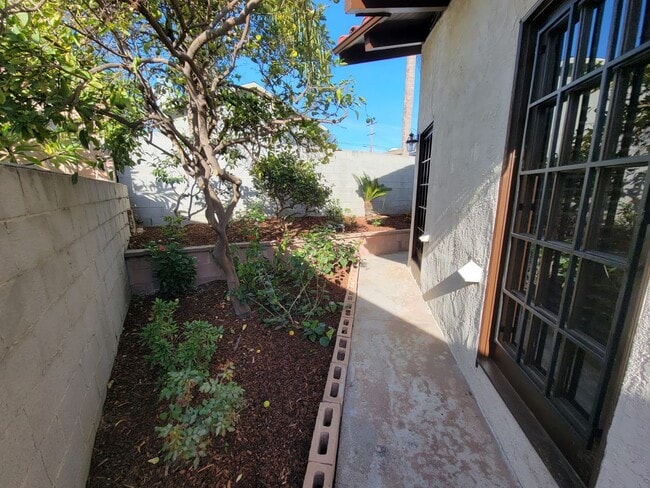 Building Photo - Torrance - 3 bd / 2 ba Home! GREAT LOCATION!!