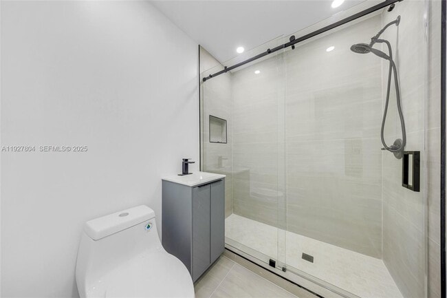 Building Photo - 2318 Scott St