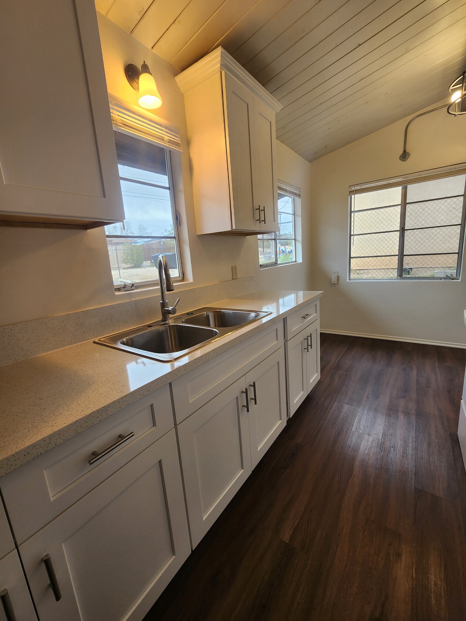 Kitchen - 6024 Baileya Ave