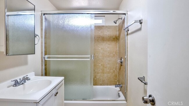 Building Photo - 1829 1/2 E 63rd Street Unit