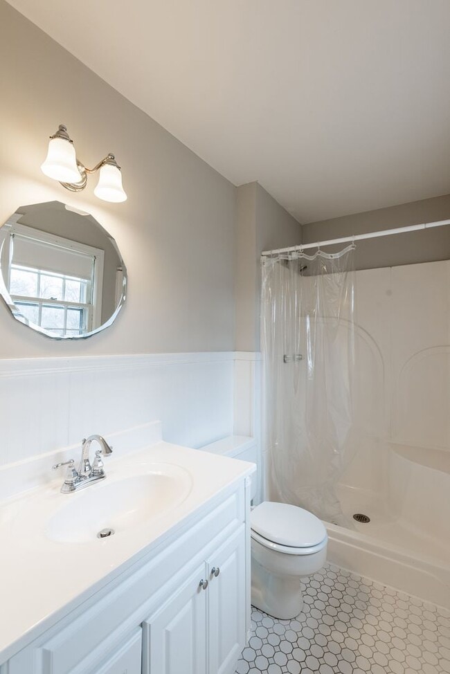 Building Photo - 3 Bed Home in Cul-de-Sac Great Location