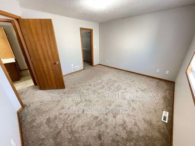 Building Photo - 2510 Amber Valley Ct S