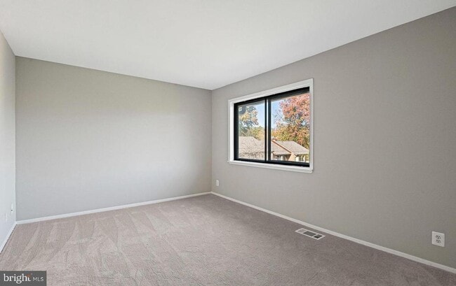 Building Photo - 2691 Glengyle Dr