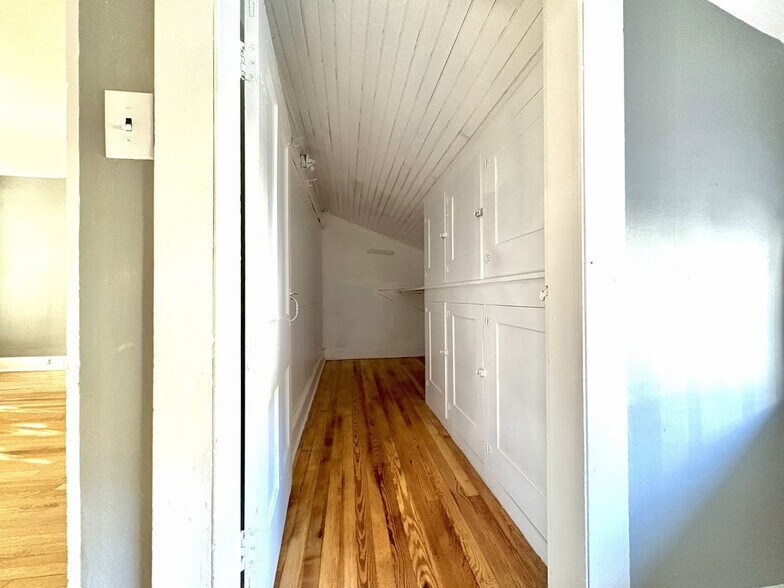 Building Photo - 707 Church St