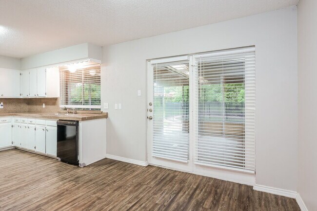 Building Photo - 7110 Myna Dr