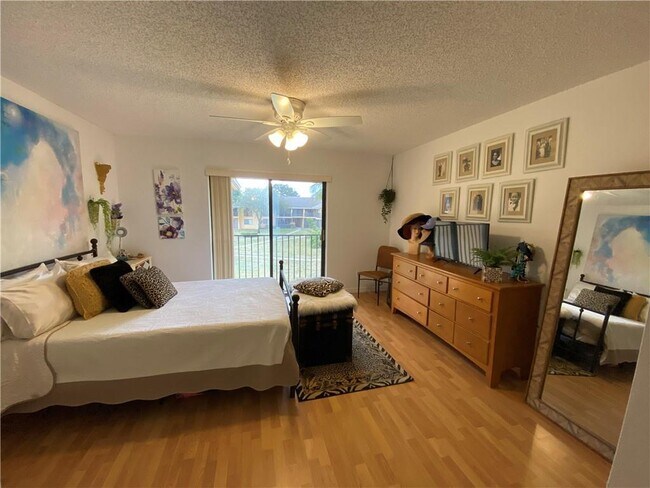 Building Photo - 5821 Washington St