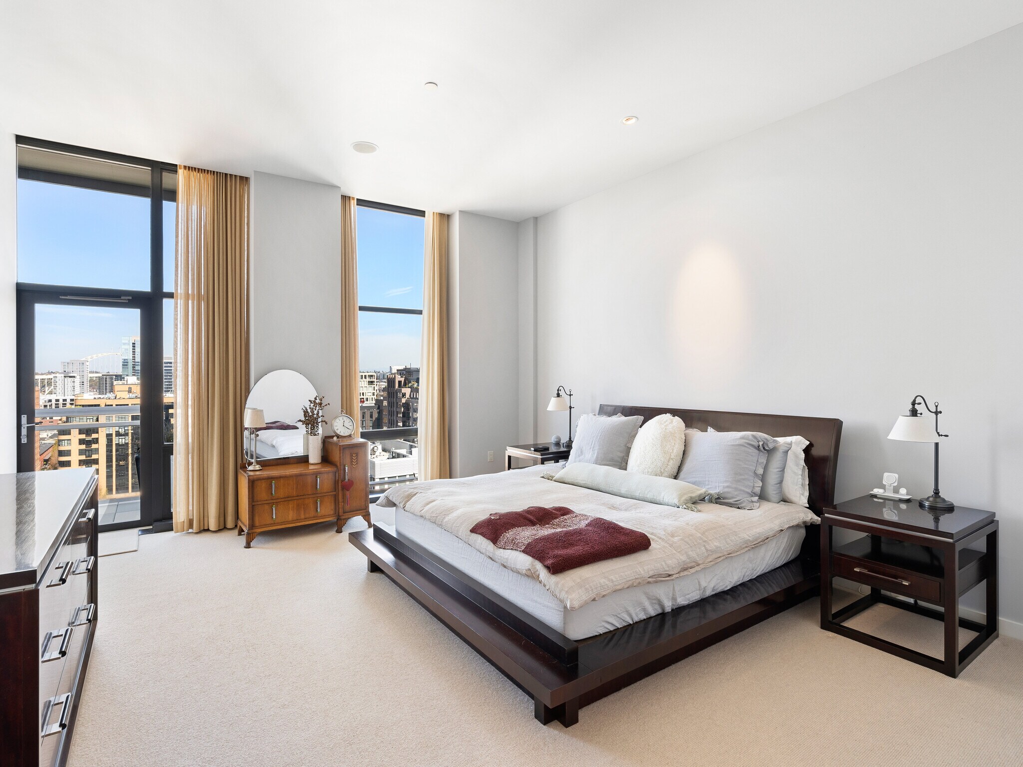 Building Photo - 1025 NW Couch St