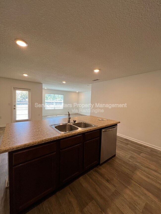 Building Photo - 4080 Roosevelt Way